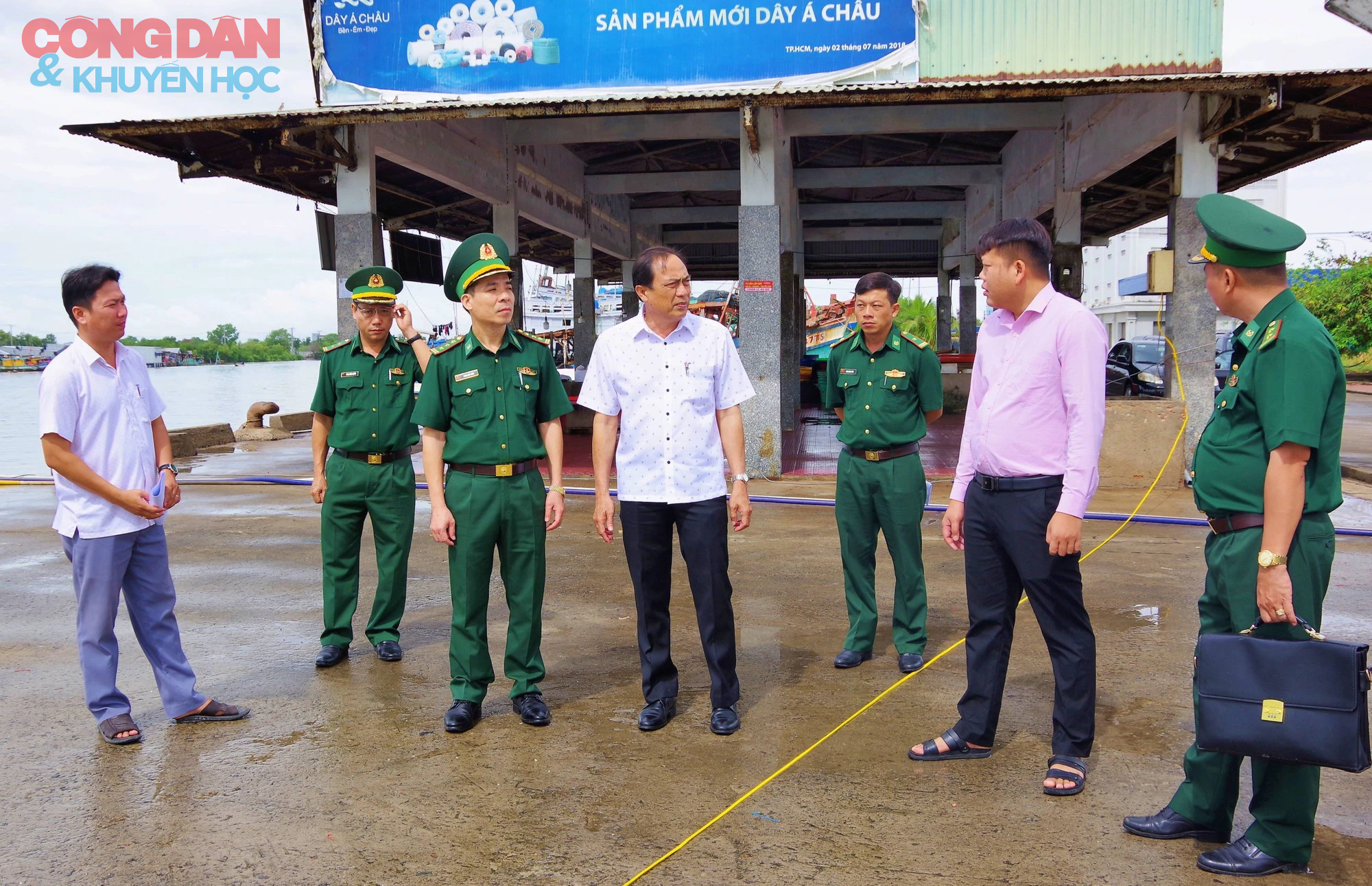 Thượng tá Phùng Đức Hưng - Chỉ huy trưởng Biên phòng Cà Mau: Đánh cá hợp pháp là yêu nước! - Ảnh 11.