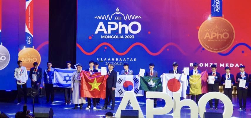 Olympic Vật lí Châu Á - Thái Bình Dương 2023: Cả 8 học sinh Việt Nam đều đoạt giải  - Ảnh 2.
