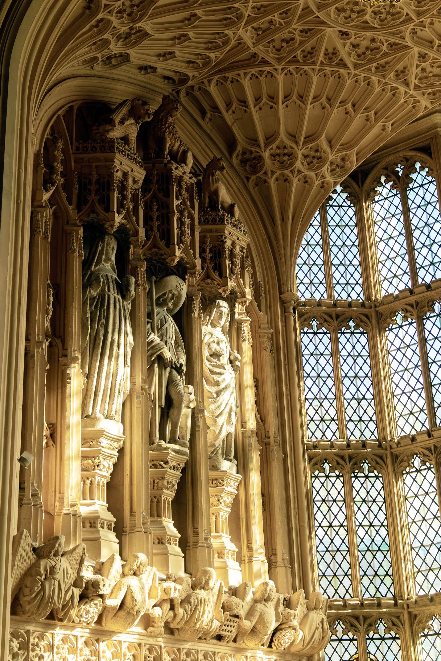 Cận cảnh Tu viện Westminster nơi diễn ra Lễ đăng quang của Vua Charles III - Ảnh 10.