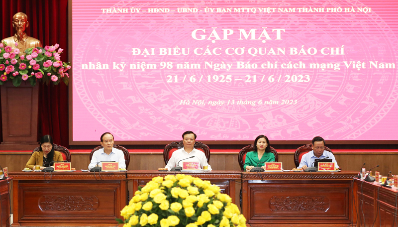 Bí thư Thành ủy Hà Nội: Báo chí luôn là chỗ dựa tin cậy của Thủ đô trên bước đường phát triển - Ảnh 1.