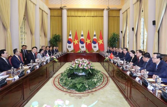Chủ tịch nước Võ Văn Thưởng đón và hội đàm với Tổng thống Hàn Quốc, 2 nước trao đổi nhiều văn kiện hợp tác - Ảnh 6.