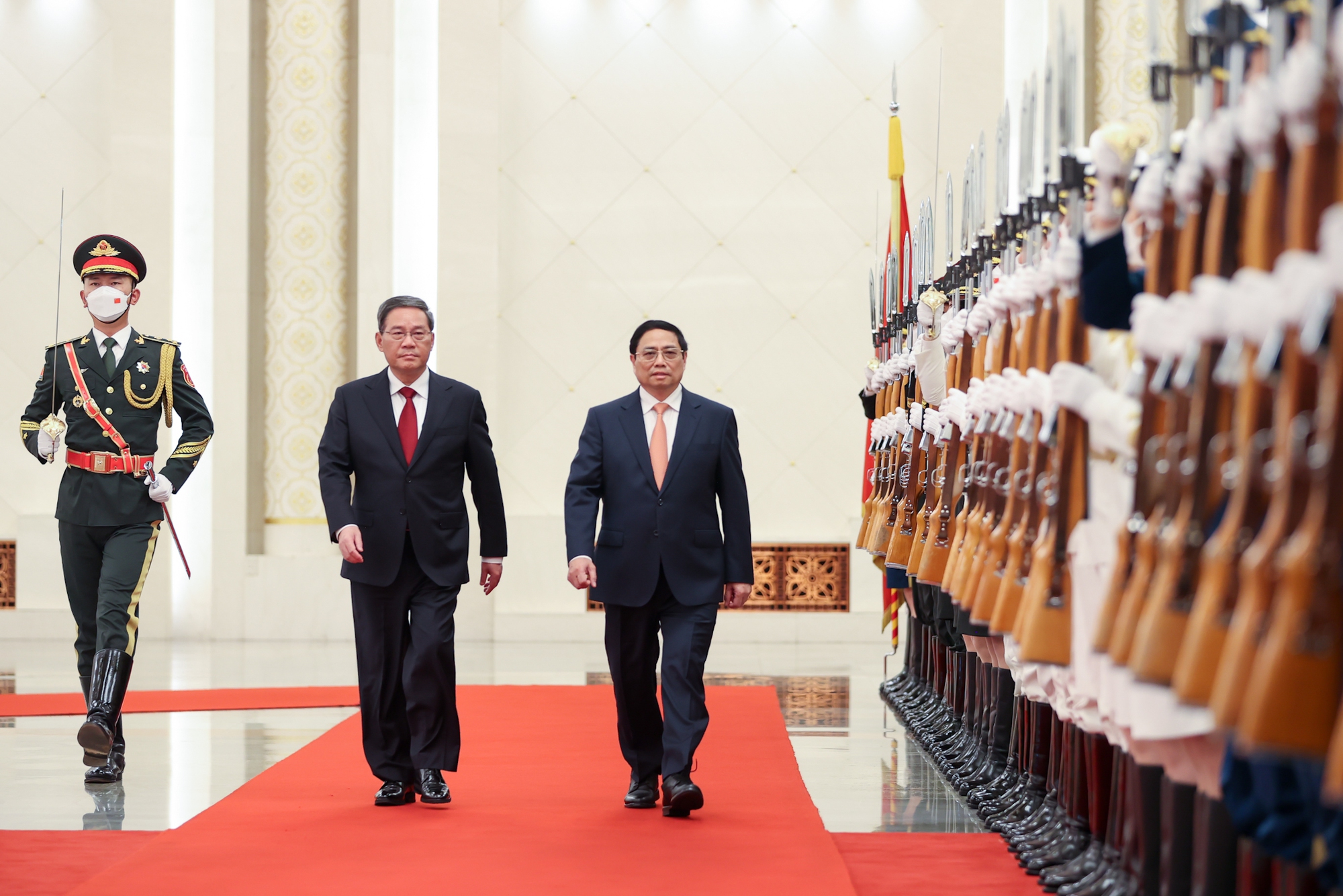 Chùm ảnh: Lễ đón chính thức Thủ tướng Chính phủ Phạm Minh Chính thăm Trung Quốc - Ảnh 2.