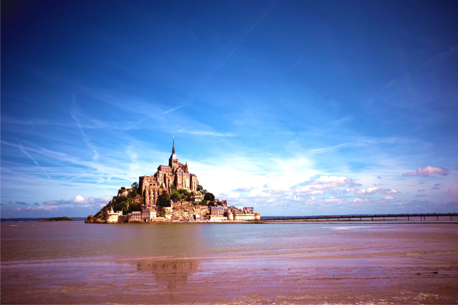Khám phá Mont Saint Michel - biểu tượng của người Pháp về sự kiên cường và tự do  - Ảnh 6.