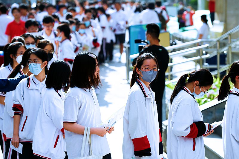 Gần 13 triệu thí sinh Trung Quốc bước vào kỳ thi đại học khó nhất thế giới - Ảnh 2.