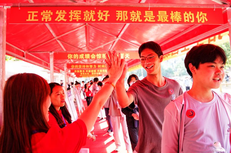 Gần 13 triệu thí sinh Trung Quốc bước vào kỳ thi đại học khó nhất thế giới - Ảnh 10.