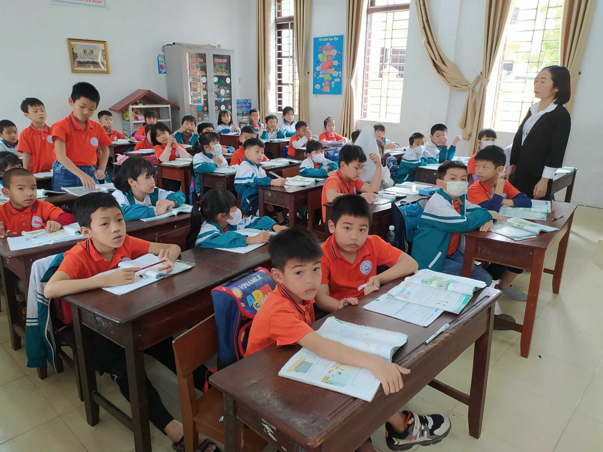 Bộ GDĐT quy định 8 chuyên đề bồi dưỡng chuẩn chức danh nghề nghiệp giáo viên tiểu học - Ảnh 1.