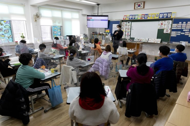 Nghề giáo viên không còn là nghề hot ở Hàn Quốc - Ảnh 2.