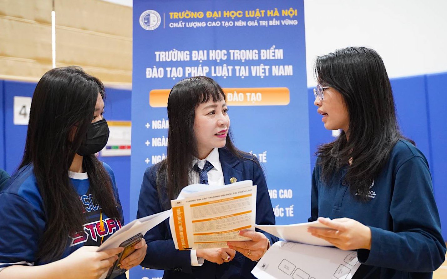 Học phí năm học 2023-2024 của 3 trường đại học Luật lớn nhất cả nước