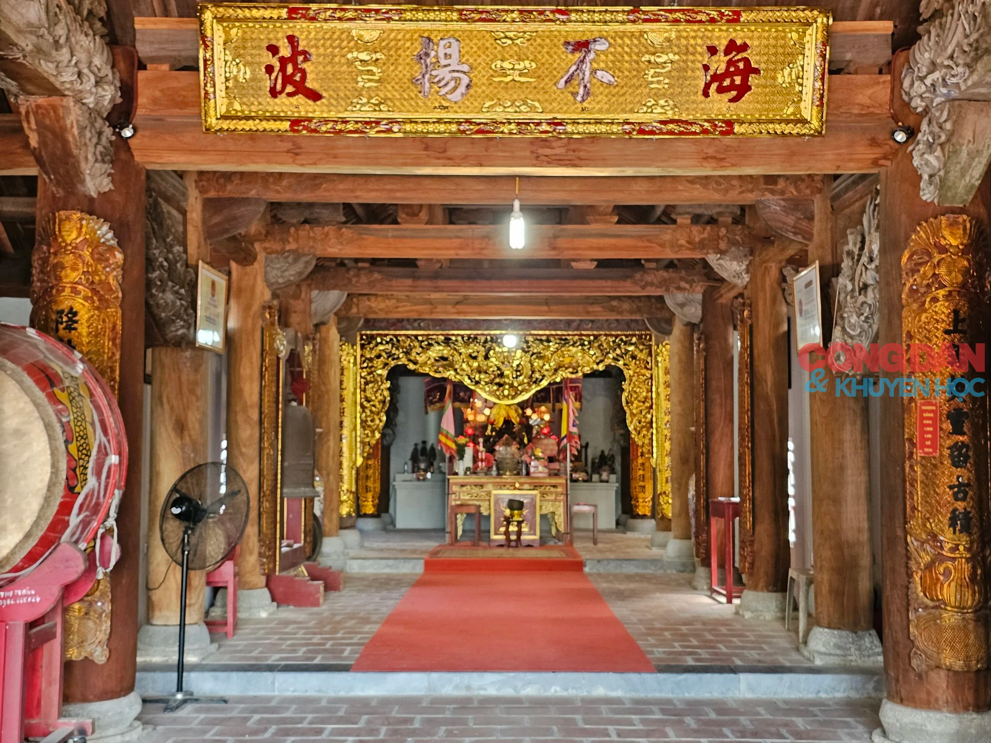 Chiêm ngưỡng ngôi đình cổ trên hòn đảo xa đất liền ở Quảng Ninh - Ảnh 2.