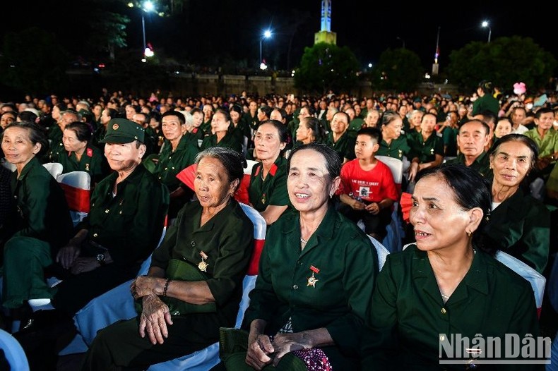 Chương trình nghệ thuật &quot;Cõi thiêng Đồng Lộc - Nối mạch ngàn năm&quot;: Khơi dậy mạnh mẽ tinh thần yêu nước - Ảnh 6.