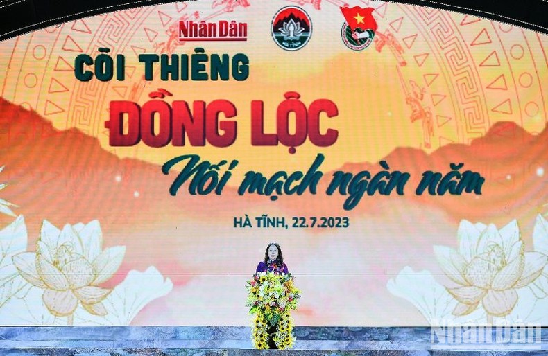 Chương trình nghệ thuật &quot;Cõi thiêng Đồng Lộc - Nối mạch ngàn năm&quot;: Khơi dậy mạnh mẽ tinh thần yêu nước - Ảnh 3.