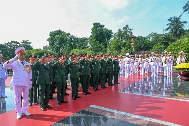 Lãnh đạo Đảng, Nhà nước dâng hương tưởng niệm các anh hùng liệt sĩ - Ảnh 3.