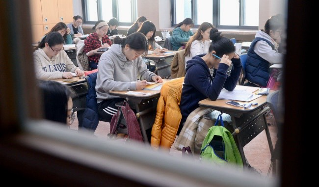 Hàn Quốc cải cách đề thi của kỳ thi tuyển sinh đại học - Ảnh 3.