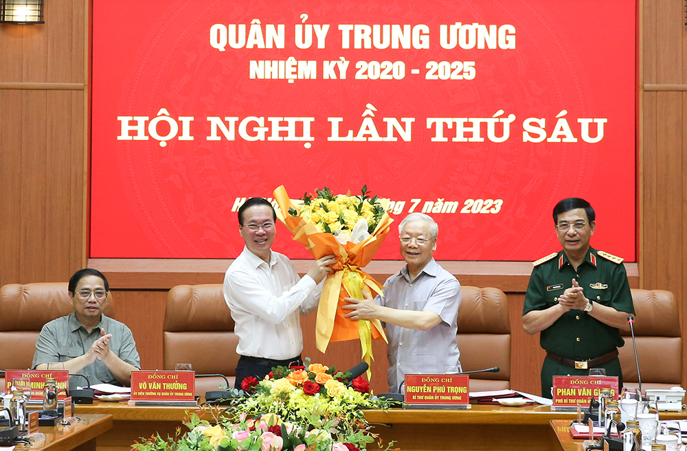 Bộ Chính trị chỉ định Chủ tịch nước Võ Văn Thưởng tham gia Quân ủy Trung ương - Ảnh 2.