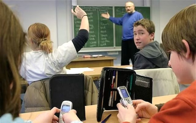 Hà Lan cấm sử dụng điện thoại di động, máy tính bảng trong lớp học - Ảnh 3.