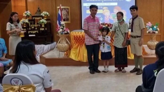 Trường học ở Thái Lan thay đổi hoạt động trong ngày của Mẹ - Ảnh 1.