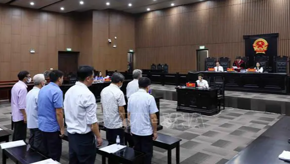 Ông Lê Thanh Thản bị cáo buộc lừa dối gần 500 khách hàng, Tòa trả hồ sơ điều tra bổ sung  - Ảnh 3.