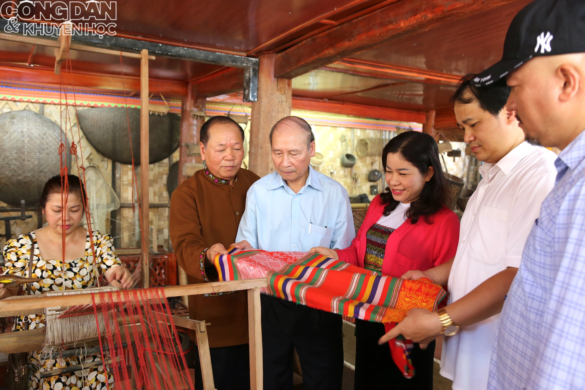 Bảo tàng của nghệ nhân Bùi Thanh Bình lưu giữ hơn 6.000 hiện vật văn hóa Mường - Ảnh 9.
