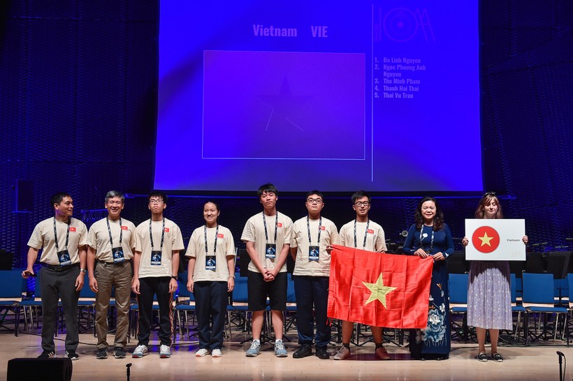 Học sinh Việt Nam giành 2 Huy chương Bạc Olympic Thiên văn và Vật lí thiên văn quốc tế - Ảnh 1.