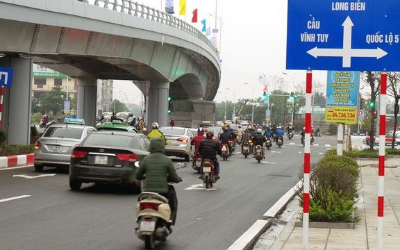 Cấm &ocirc;t&ocirc; quay đầu tại đoạn ng&atilde; ba ch&acirc;n cầu vượt Cổ Linh từ 25/1 - Ảnh 2.