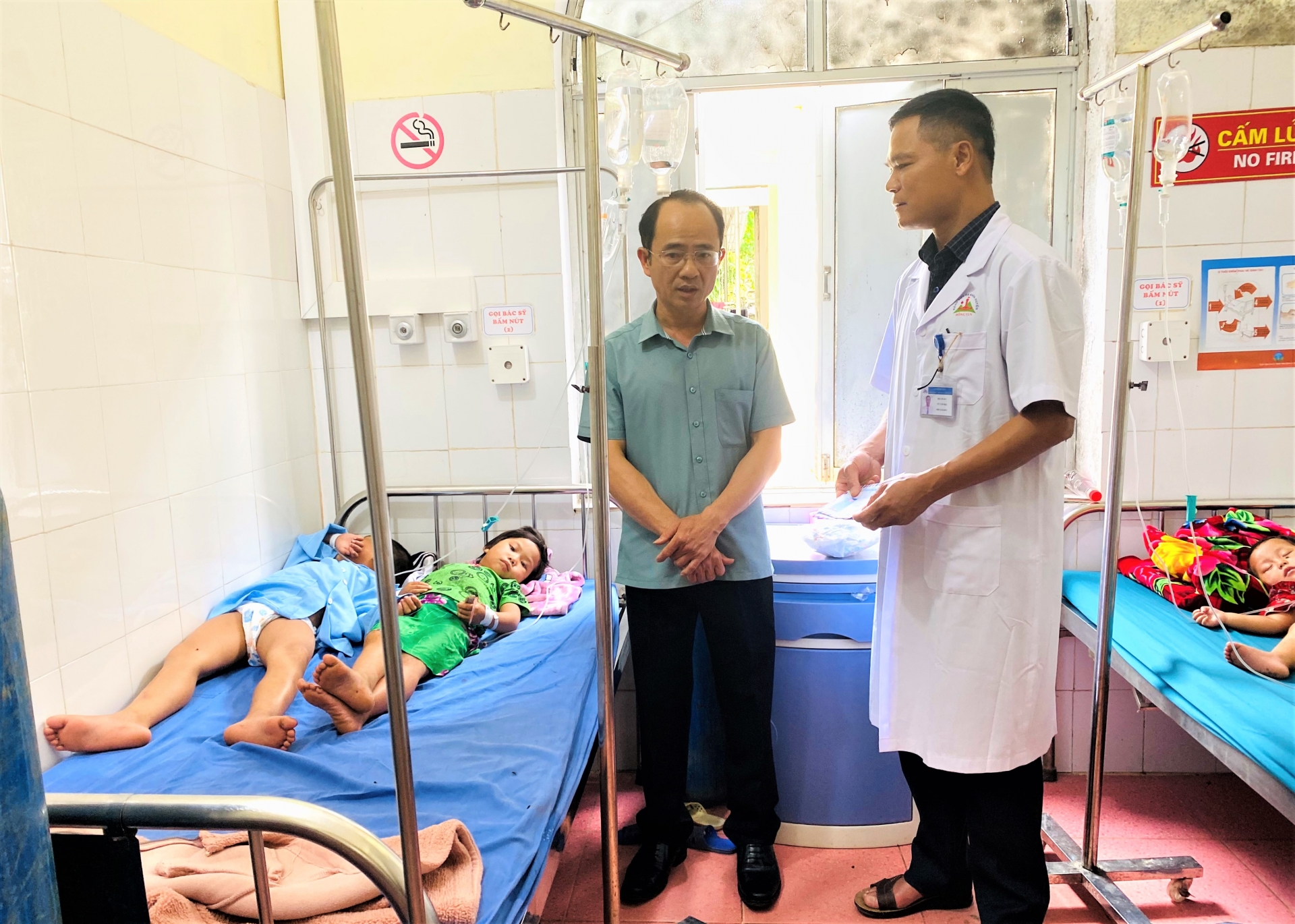 Quả Hồng châu khiến 11 trẻ ở Hà Giang nhập viện có độc tính như thế nào? - Ảnh 1.