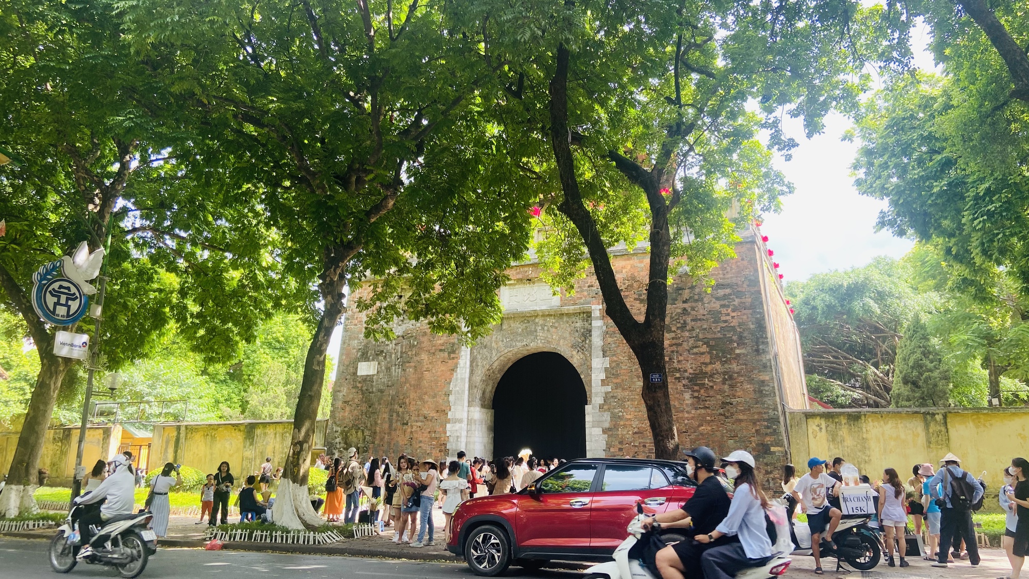 Hà Nội: ngắm phố Phan Đình Phùng những ngày..."thất thủ"