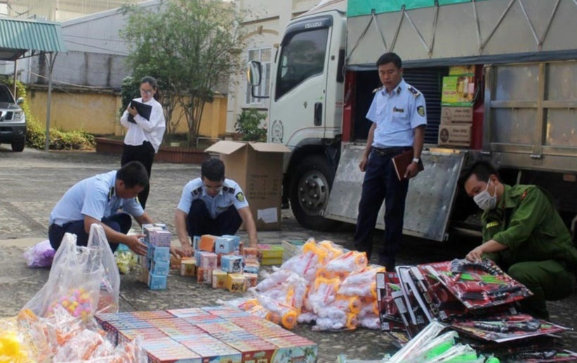 Các địa phương liên tiếp thu giữ nhiều đồ chơi, bánh Trung thu nhập lậu, không rõ nguồn gốc - Ảnh 5.