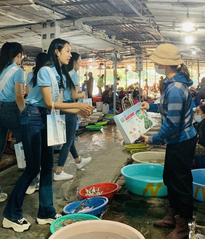 Quảng Ninh: Từ ngày 1/9, hành khách ra Cô Tô không được mang túi nilon và đồ nhựa dùng 1 lần - Ảnh 2.