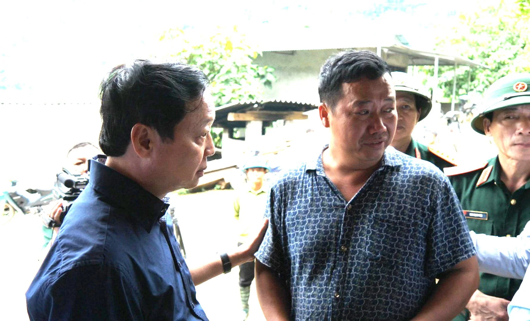 Phó Thủ tướng Trần Hồng Hà kiểm tra thực địa và thăm hỏi đồng bào vùng bị lũ ống ở Sa Pa - Ảnh 3.