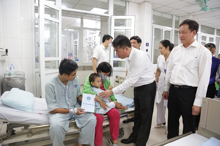Vụ cháy chung cư mini: Chủ tịch Trần Sỹ Thanh rút ngắn chuyến công tác, BHXH Hà Nội chi trả quyền lợi cho nạn nhân - Ảnh 2.