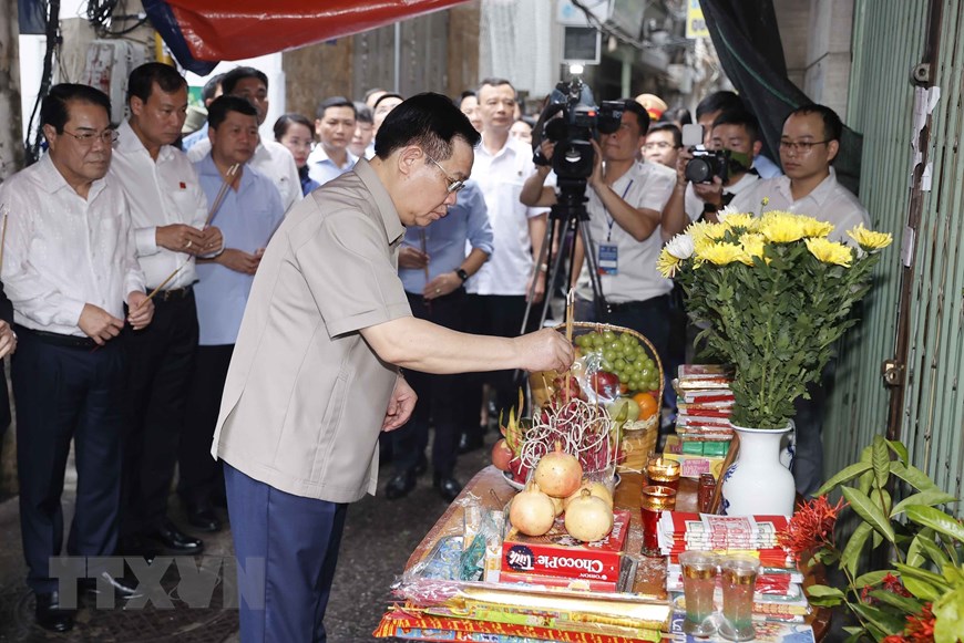 Vụ cháy chung cư mini: Chủ tịch Quốc hội thăm hỏi, động viên các nạn nhân đang điều trị tại bệnh viện - Ảnh 3.