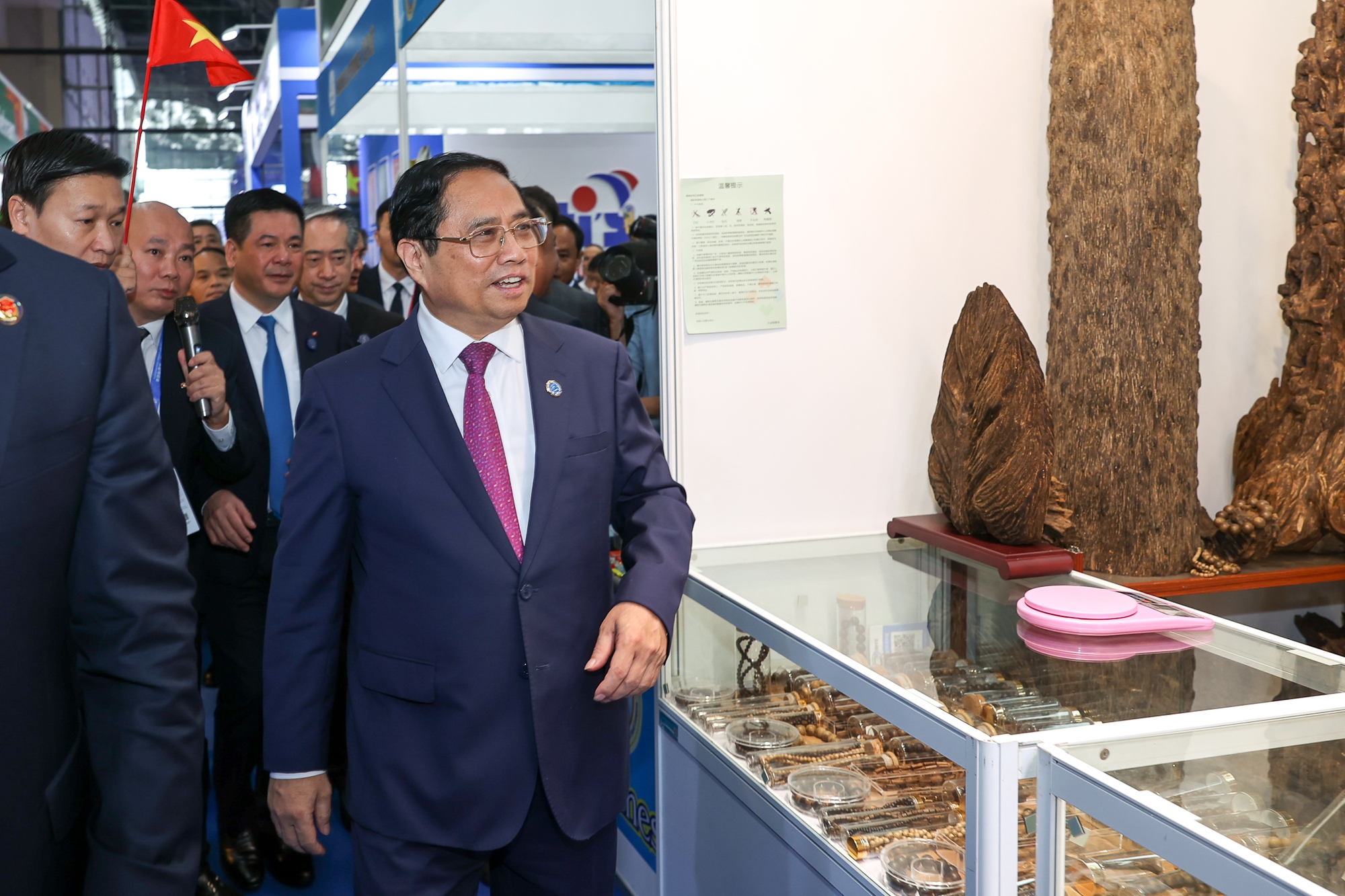 Thủ tướng Phạm Minh Chính: Mong muốn Việt Nam trở thành điểm trung chuyển hàng hóa giữa ASEAN và Trung Quốc - Ảnh 6.