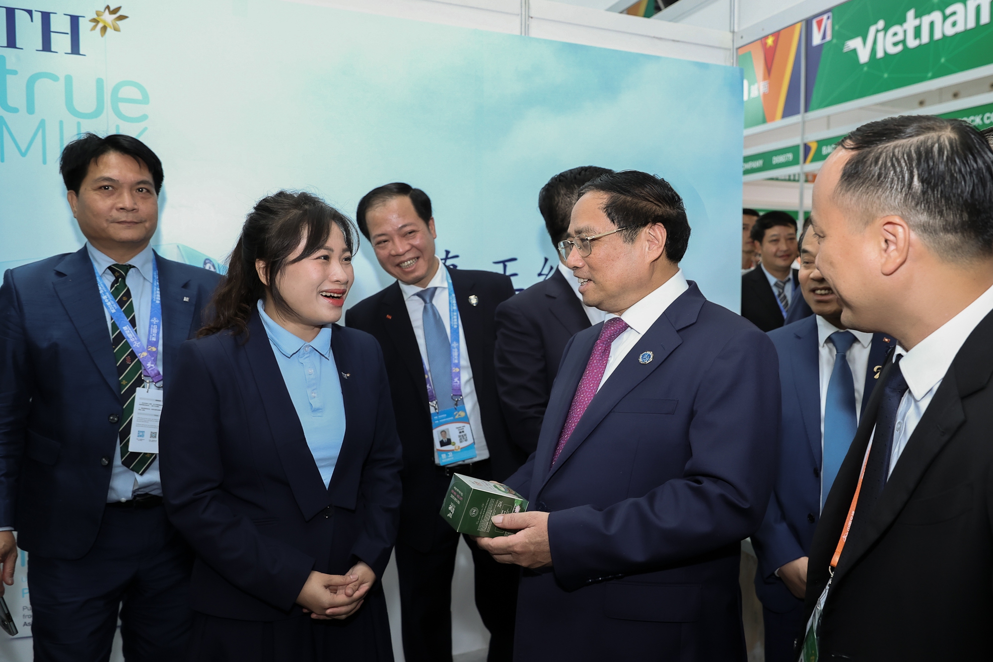 Thủ tướng Phạm Minh Chính: Mong muốn Việt Nam trở thành điểm trung chuyển hàng hóa giữa ASEAN và Trung Quốc - Ảnh 5.