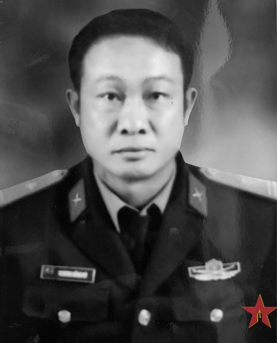 Truy tặng Huân chương Dũng cảm, truy thăng quân hàm cho Thiếu tá Trương Hồng Kỳ hy sinh khi cứu người dân - Ảnh 1.