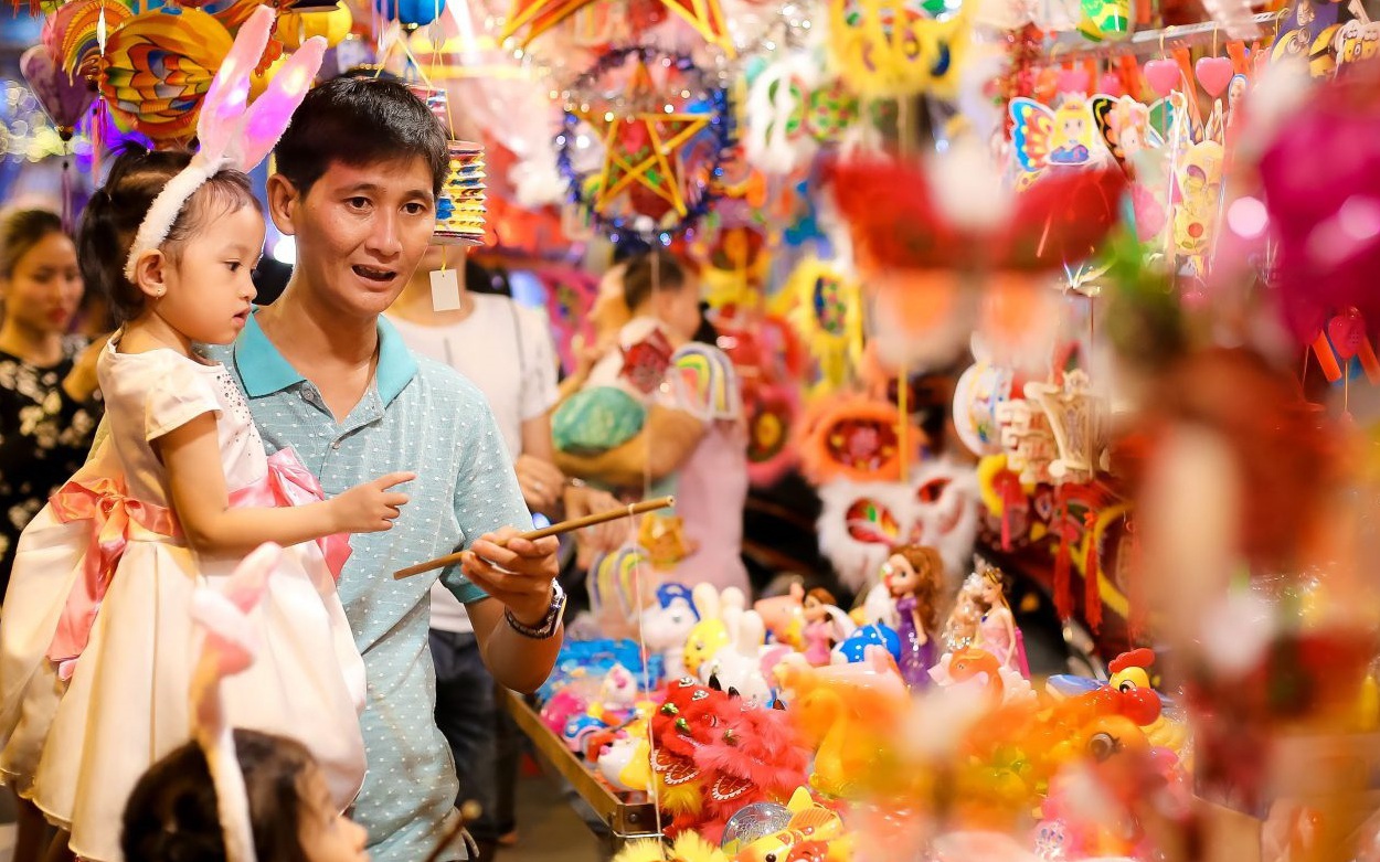 Thị trường Tết Trung Thu 2026 khởi động sớm, b&aacute;nh truyền thống đổi mới để h&uacute;t kh&aacute;ch - Ảnh 1.