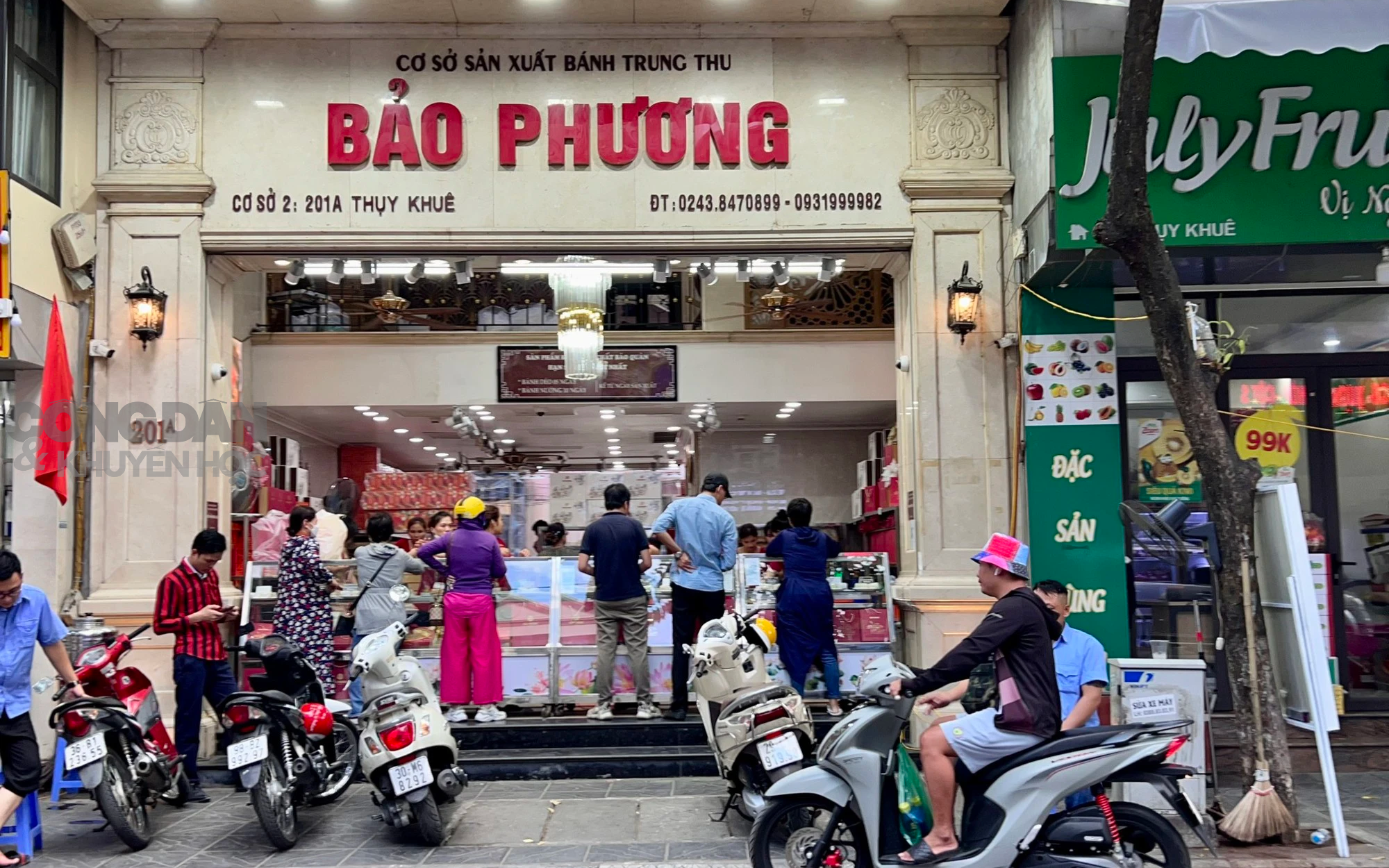 Thị trường bánh Trung thu trăm người bán, một người mua