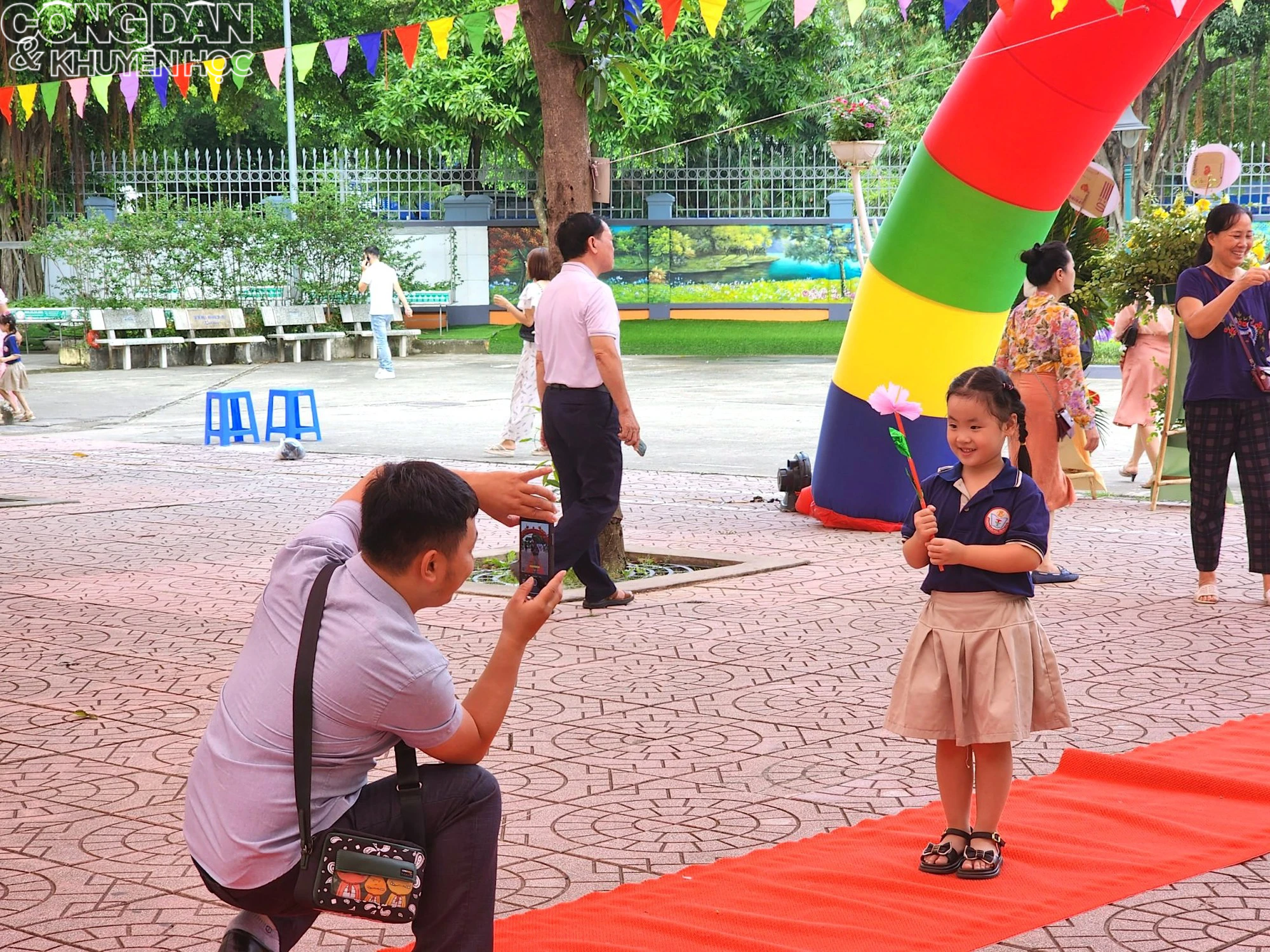 Gần 2,3 triệu học sinh Hà Nội đón khai giảng năm học mới  - Ảnh 8.