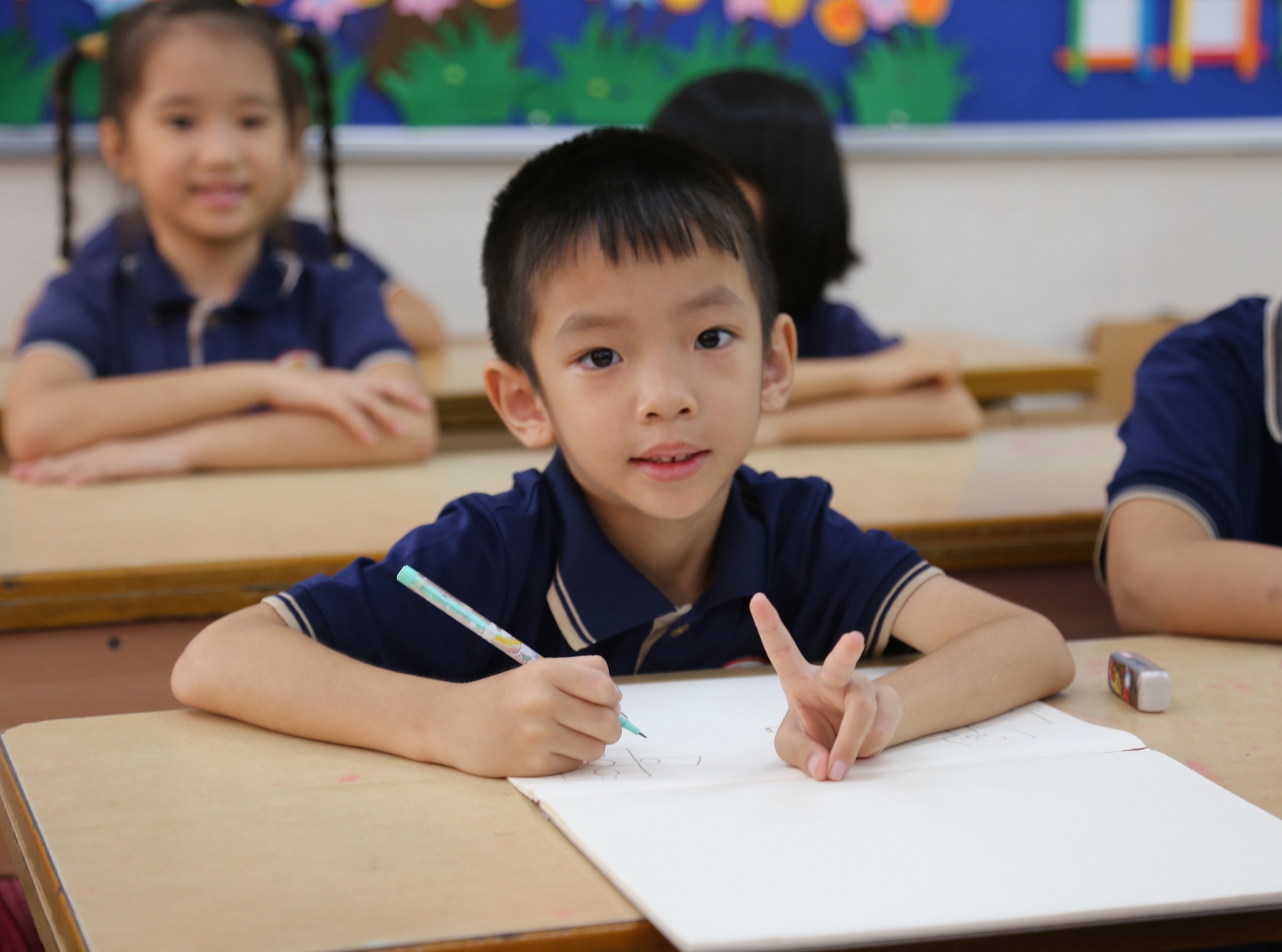 Gần 2,3 triệu học sinh Hà Nội đón khai giảng năm học mới  - Ảnh 10.