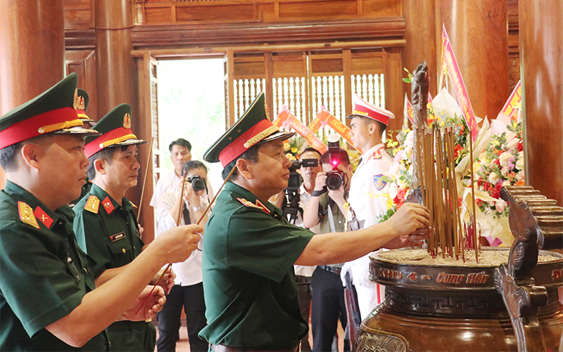 Trang trọng lễ giỗ Chủ tịch Hồ Chí Minh lần thứ 54 tại Nghệ An - Ảnh 3.