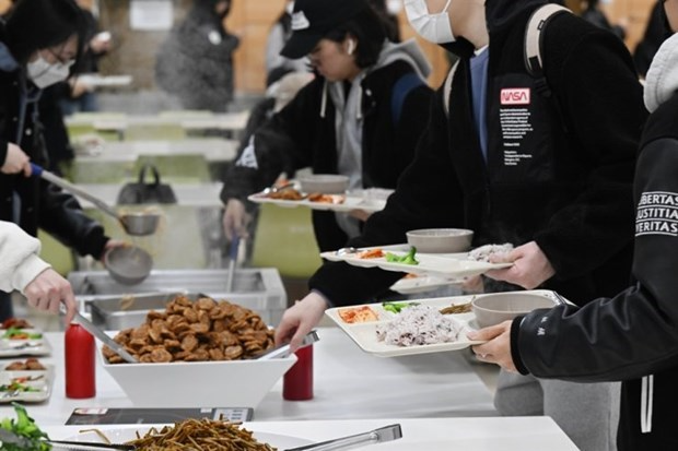 Chương trình bữa ăn sáng giá rẻ cho sinh viên Hàn Quốc có thể bị loại bỏ - Ảnh 2.