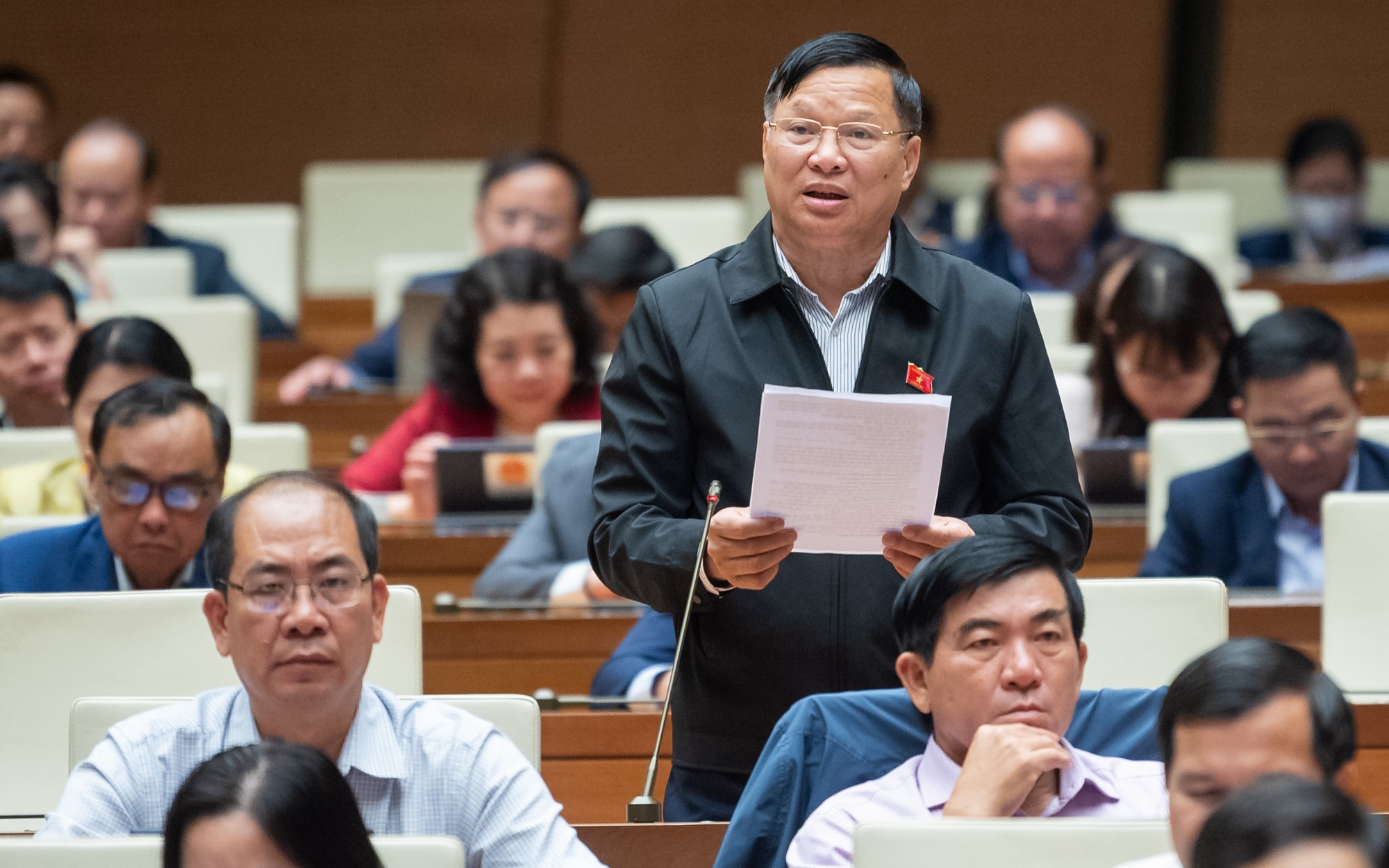 Đề nghị Bộ Giáo dục và Đào tạo thực hiện phân cấp, phân quyền triệt để hơn nữa - Ảnh 2.