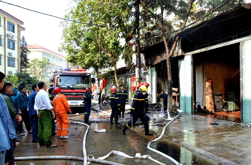 Lào Cai: Kịp thời dập tắt đám cháy cạnh trường mầm non- Ảnh 1.