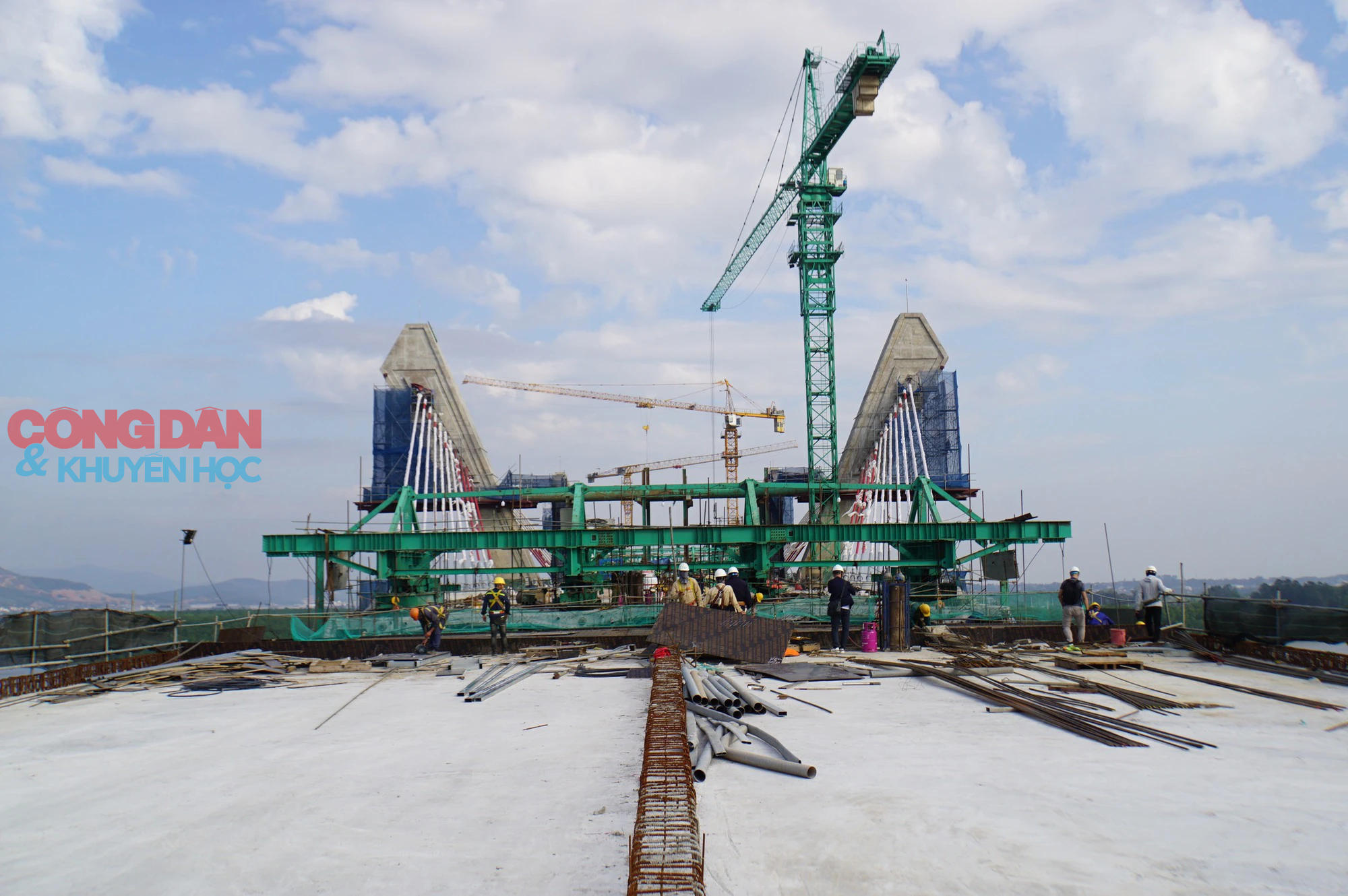 Công nhân hối hả thi công cây cầu nghìn tỉ Bến Rừng nối Hải Phòng với Quảng Ninh- Ảnh 4.