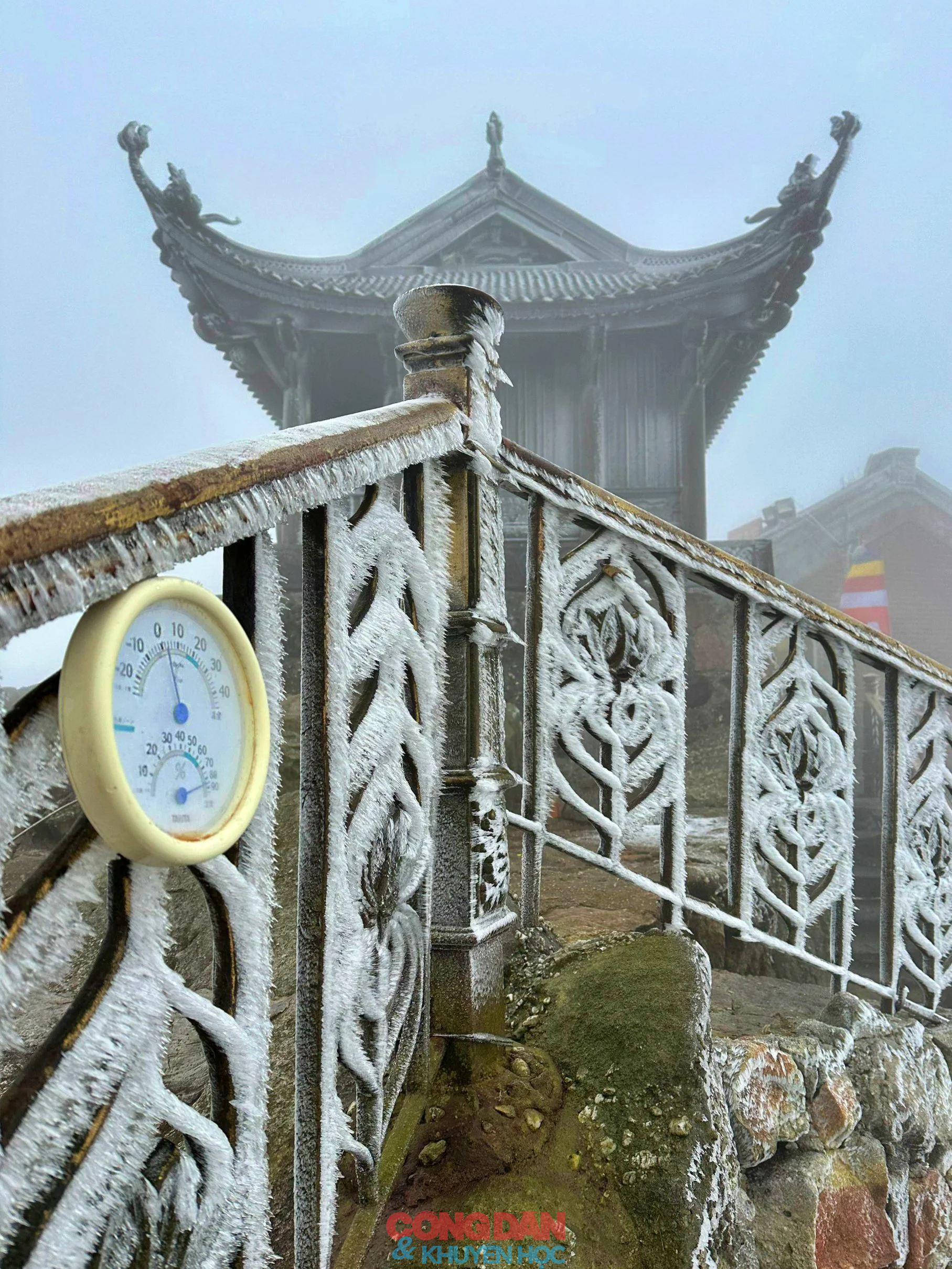 Cận cảnh băng giá xuất hiện tại chùa Đồng, Yên Tử, Quảng Ninh- Ảnh 2.