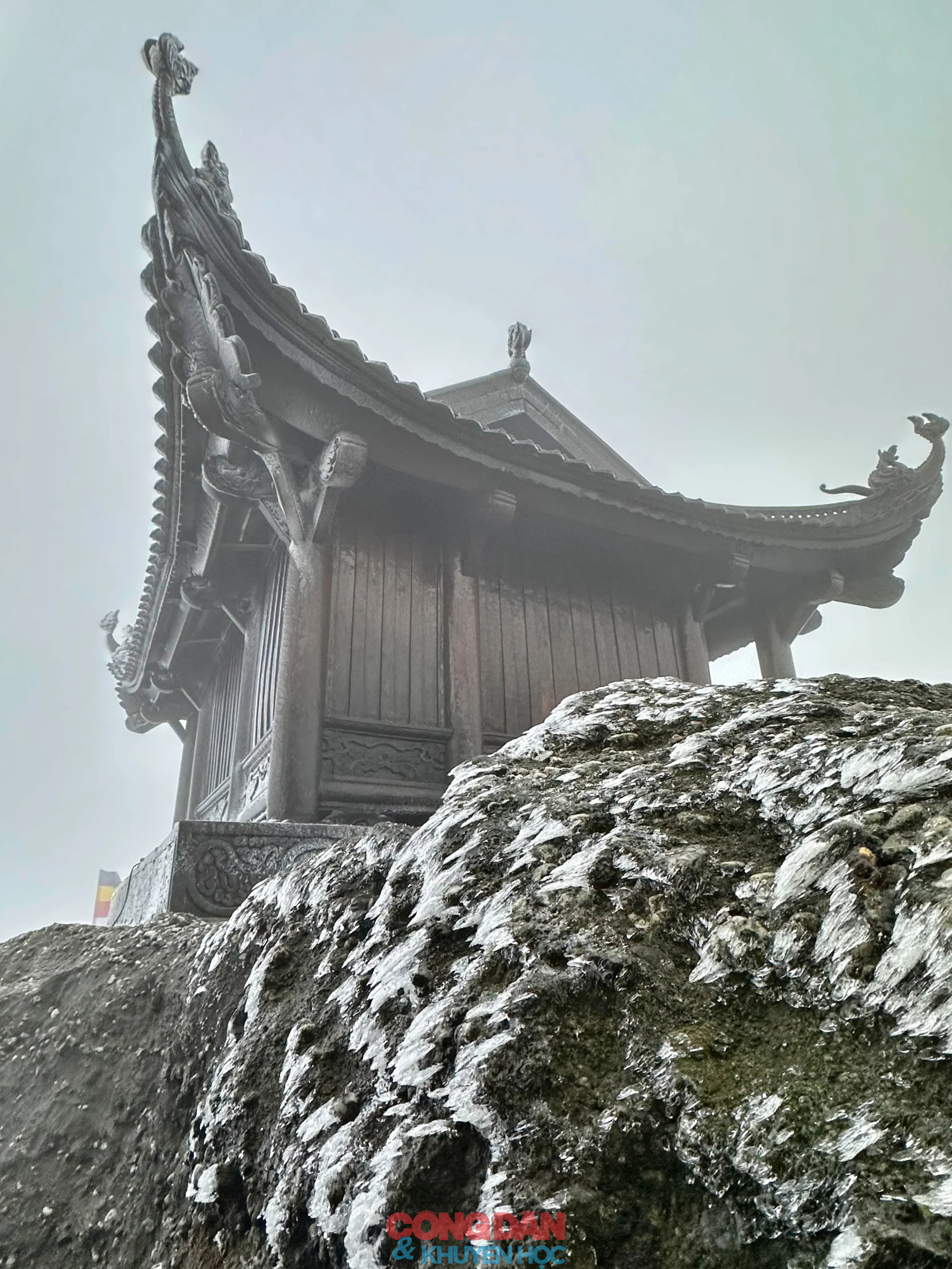 Cận cảnh băng giá xuất hiện tại chùa Đồng, Yên Tử, Quảng Ninh- Ảnh 1.