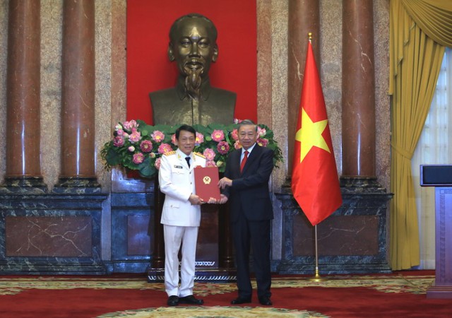 Thăng quân hàm từ Thượng tướng lên Đại tướng đối với đồng chí Lương Tam Quang - Ảnh 1.