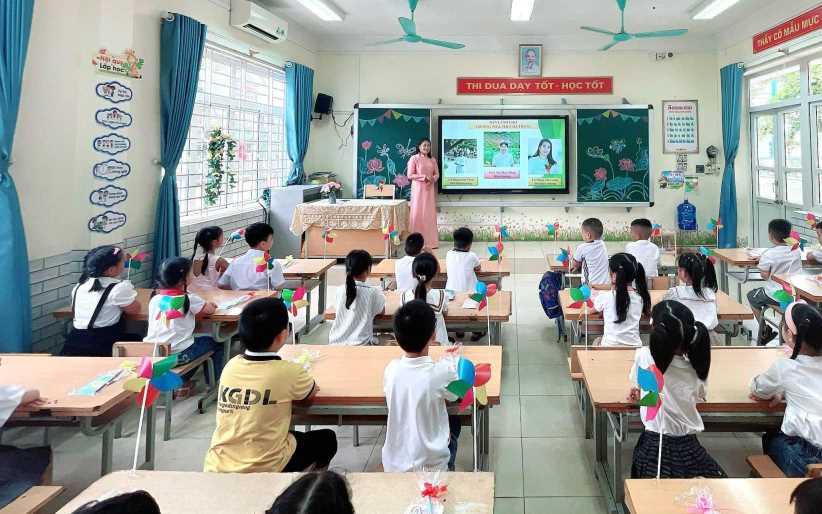 Giáo dục Quảng Ninh chuyển mình trong kỷ nguyên mới: Bài 1 - Đẩy mạnh chuyển đổi số - Ảnh 2.