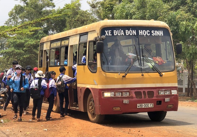 Xe ô tô kinh doanh chở trẻ em mầm non, học sinh phải sơn màu vàng đậm - Ảnh 1.