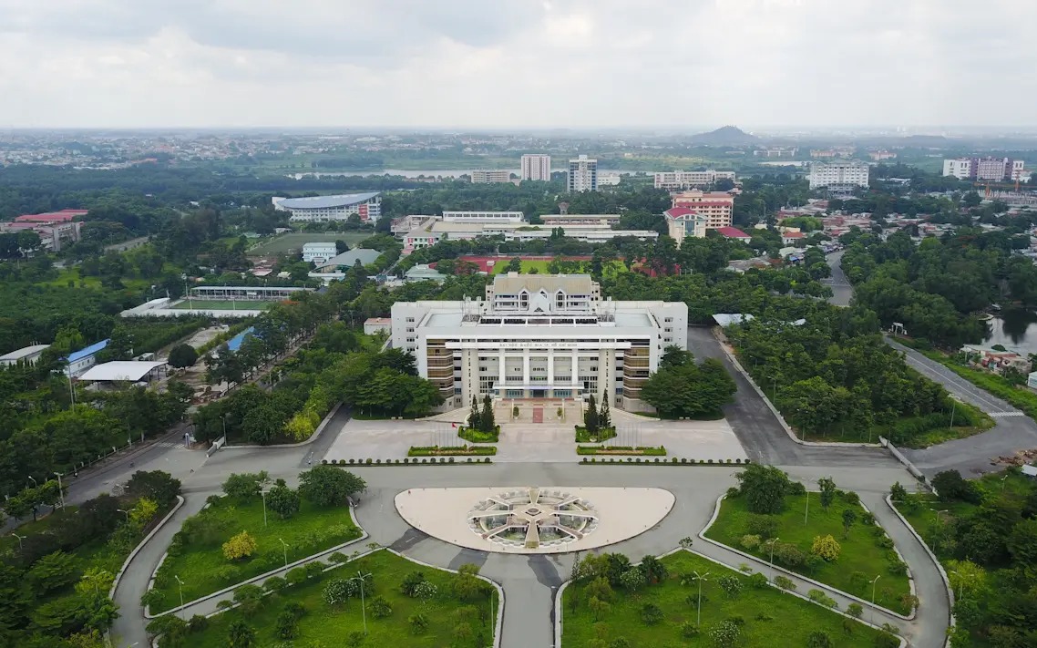 Đại học Quốc gia Thành phố Hồ Chí Minh kỷ niệm 30 năm, nhận Huân chương Lao động hạng Nhất - Ảnh 4.