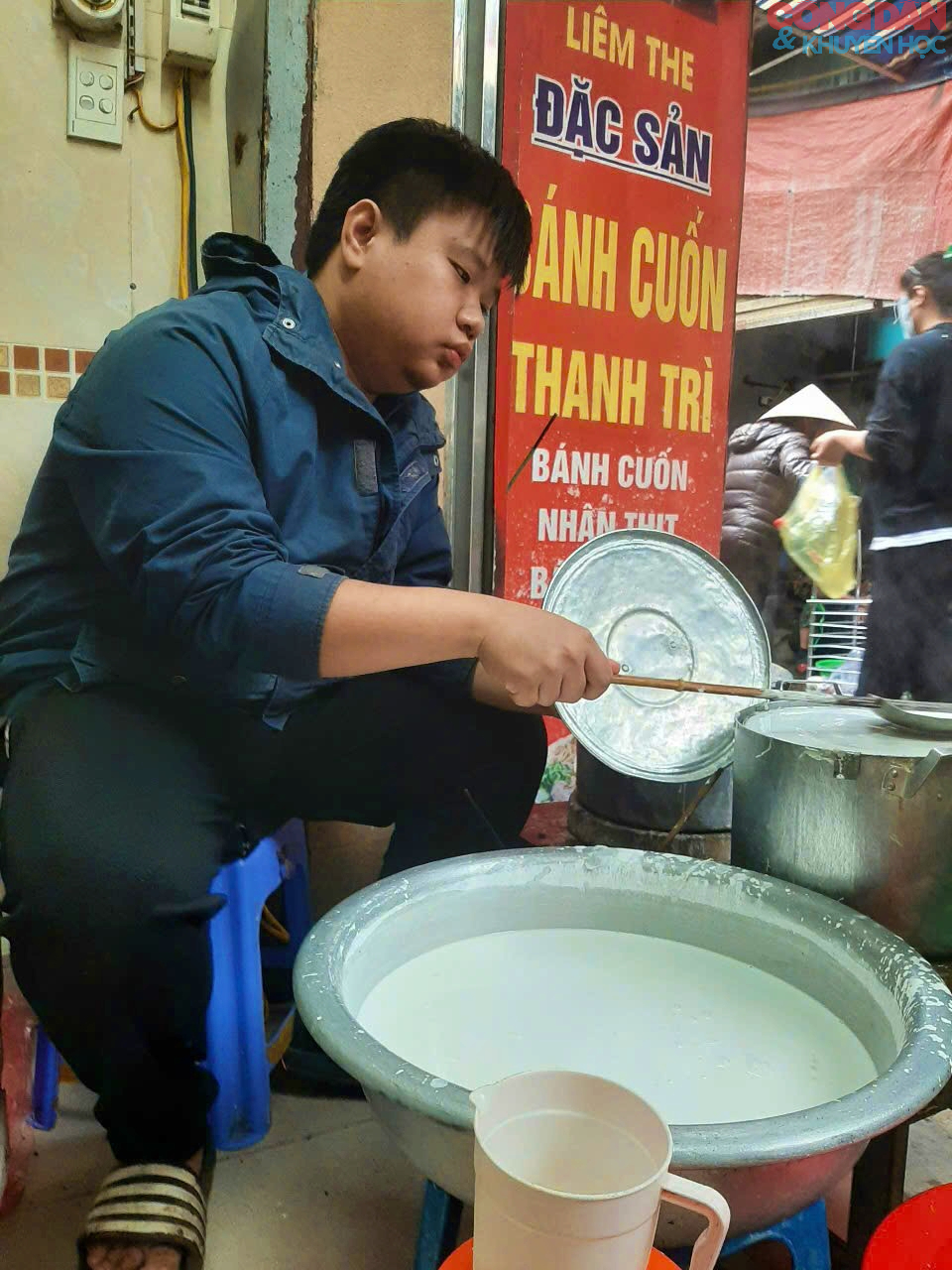 "Bàn tay vàng" của làng bánh cuốn Thanh Trì - Ảnh 10.